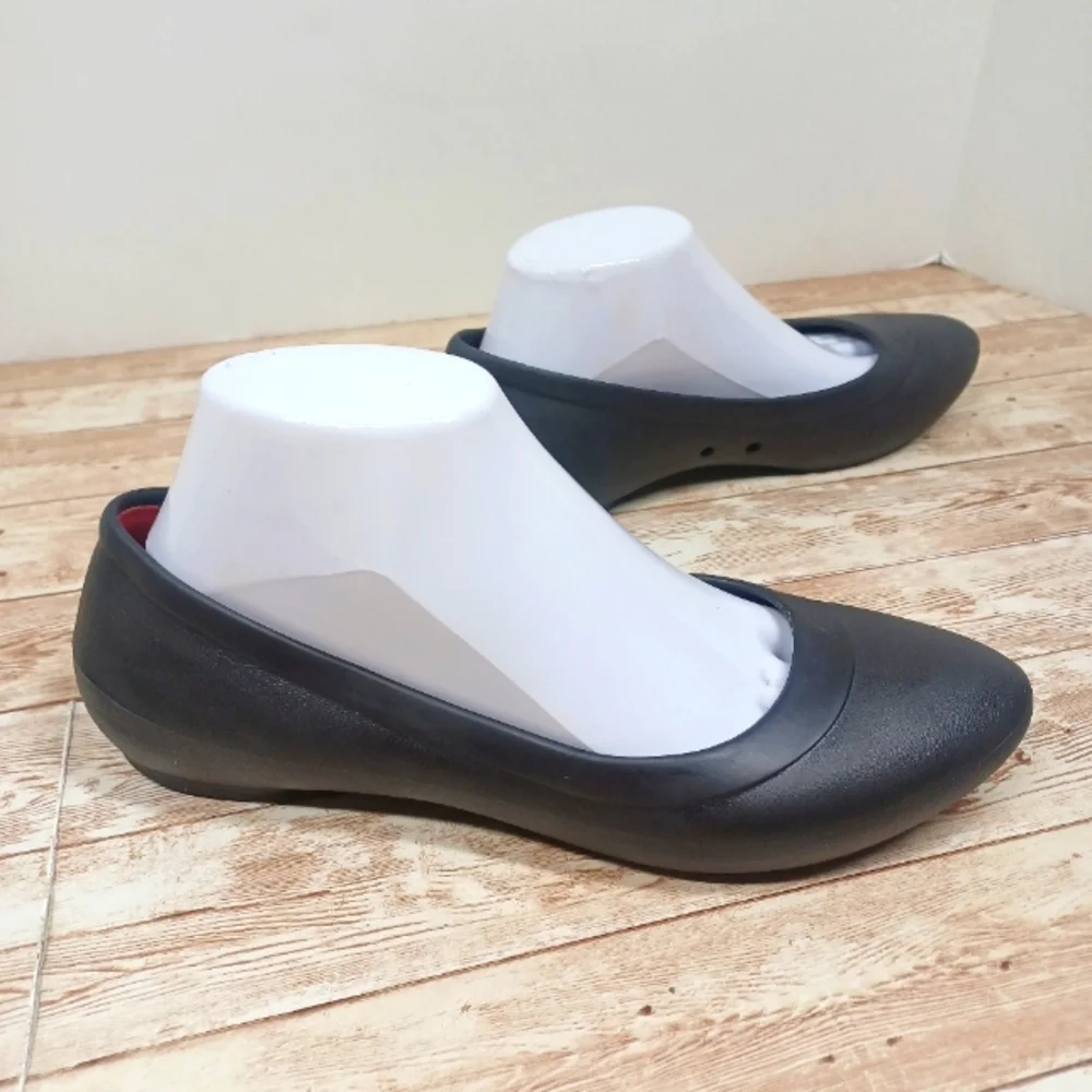 CROCS Solid Black Flat Ballet Loafer Slipper Dress Shoes Iconic Comfort Size 9